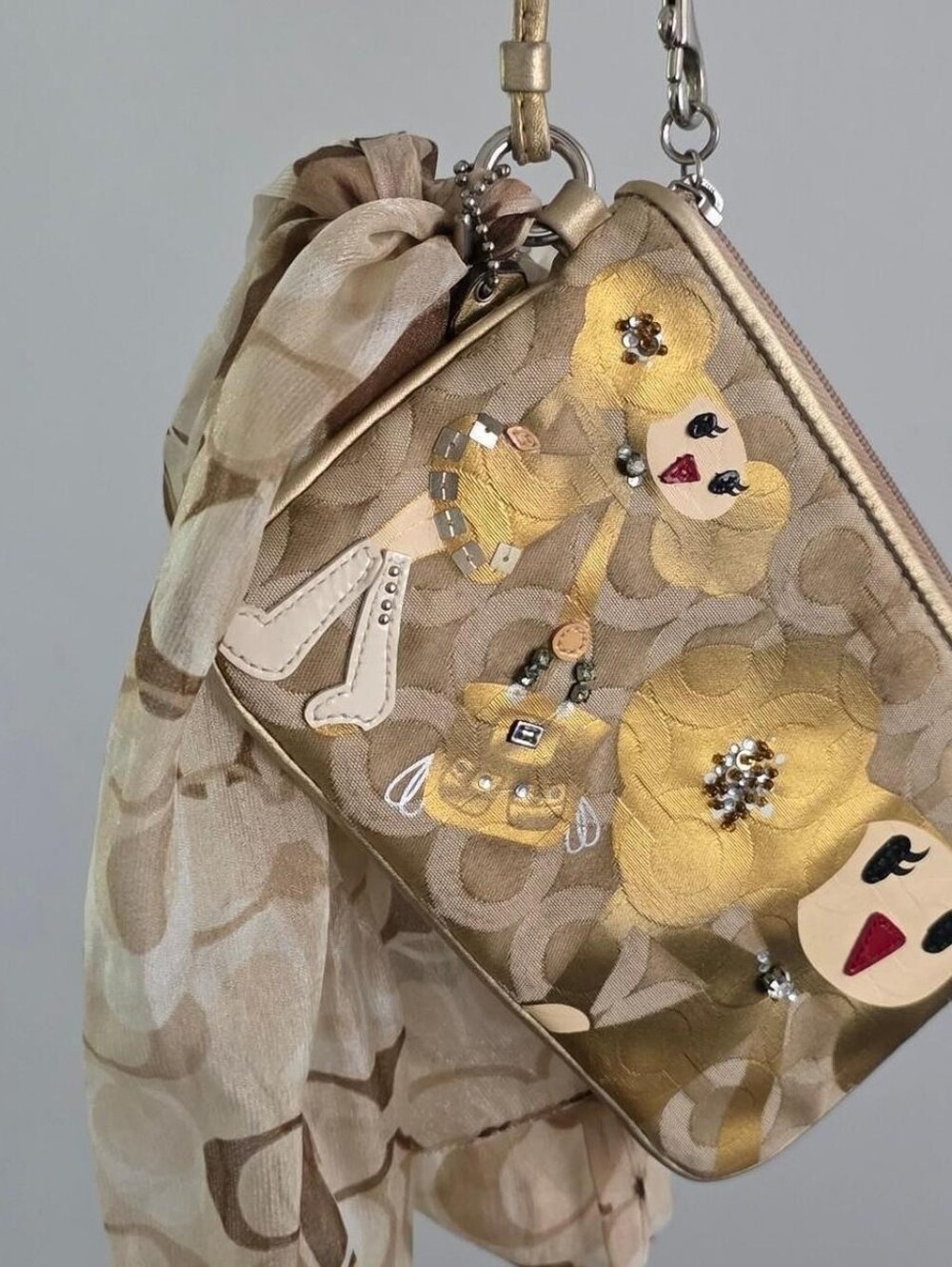 Y2K Vintage Coach Goldy Wristlet Clutch comes with a Vintage Coach Scarf